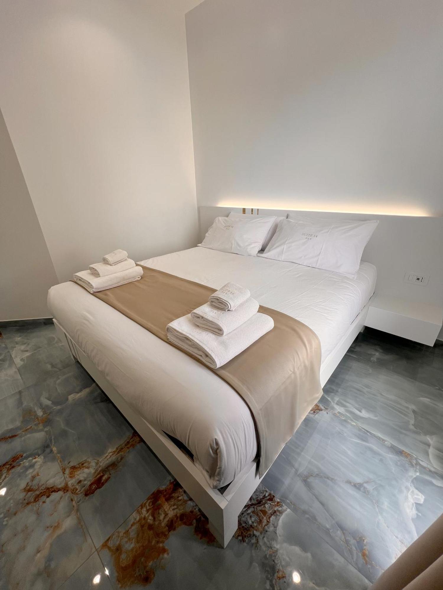 Suite 14 Scalea Exterior foto