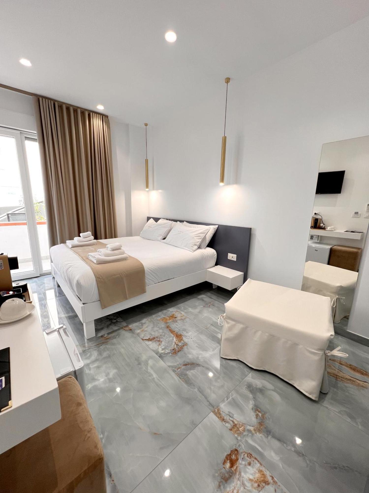 Suite 14 Scalea Exterior foto